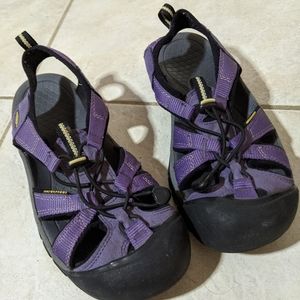 Keen Sandals Size 9